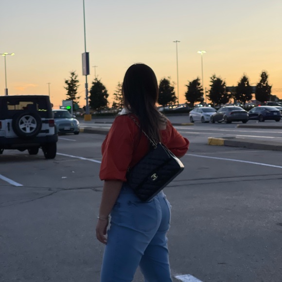 Meet your Posher, Ianah - Picture 1 of 1